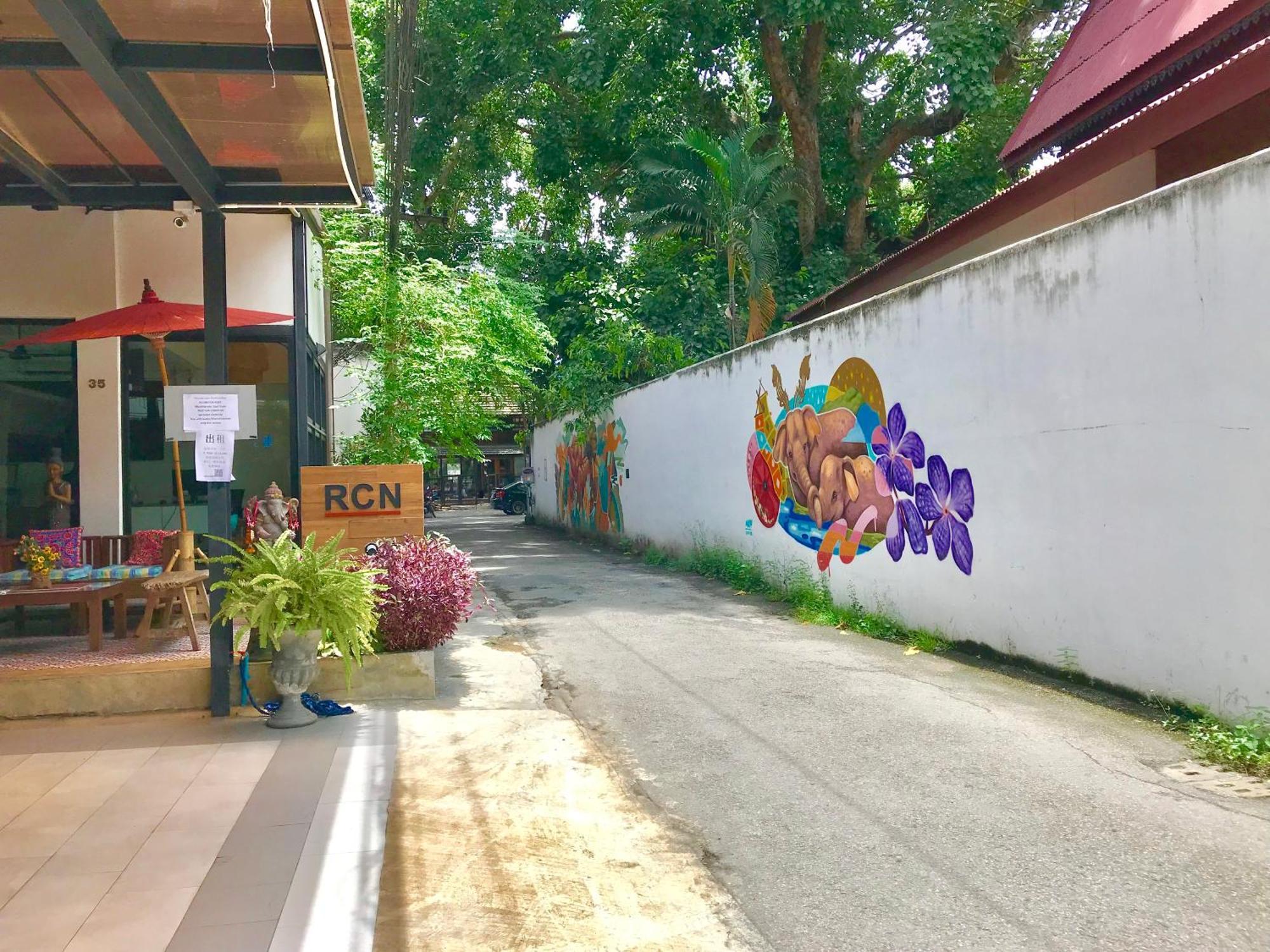 Rcn Court & Inn Csiangmaj Kültér fotó